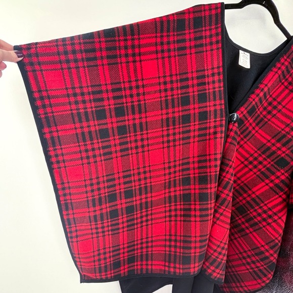 Woolrich Reversible Red Black Plaid Fleece Poncho Cape Wrap Button Closure - Picture 3 of 5
